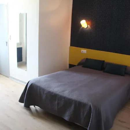 Au Chapon Fin Hotel