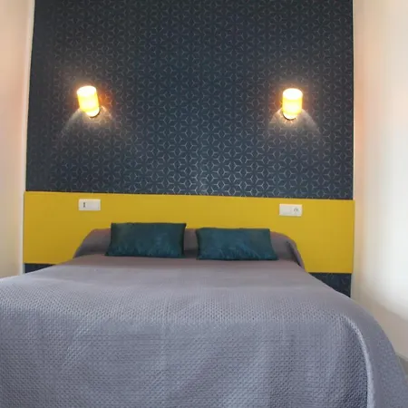 Au Chapon Fin Hotell