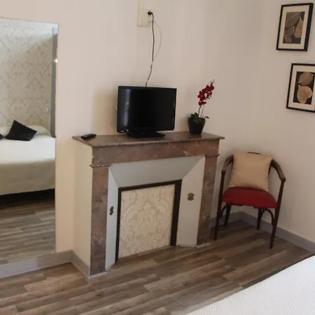 Au Chapon Fin Hotell