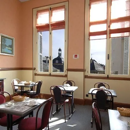 Au Chapon Fin Hotel