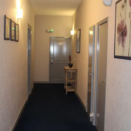 Au Chapon Fin Hotel