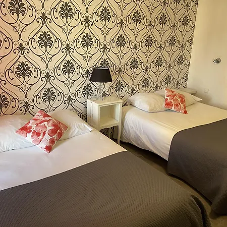 Hotel Au Chapon Fin 3*