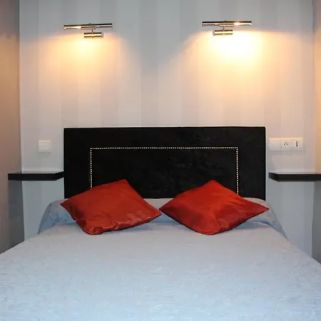 Hotel Au Chapon Fin 3*