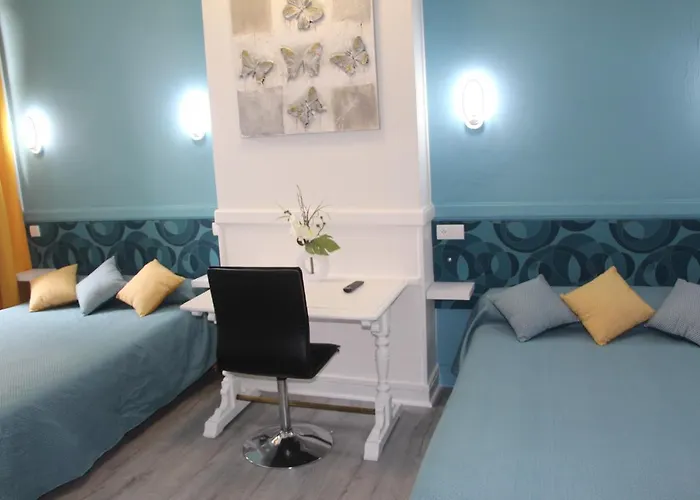 فندق Au Chapon Fin 3*