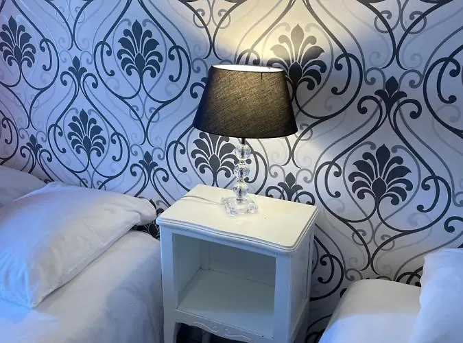 Au Chapon Fin Szálloda 3*