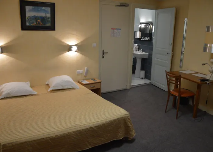 Au Chapon Fin فندق بواتييه