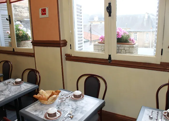 Au Chapon Fin فندق