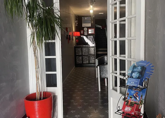 Au Chapon Fin فندق بواتييه