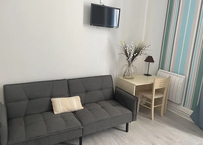 Au Chapon Fin فندق